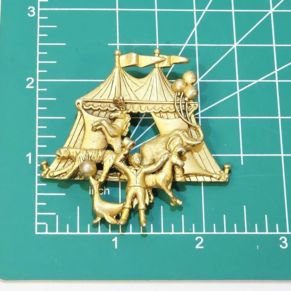 Vintage 1980s AJC Large Circus Tent Animals Ring Master Gold Tone Brooch Pin